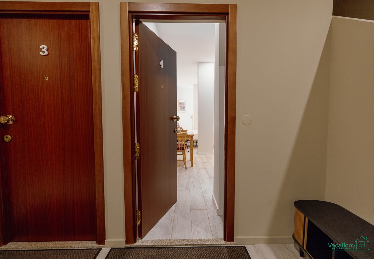 Studio in Porto - COLORFUL STUDIO 4 MUNICIPAL POOL by VACATIONY