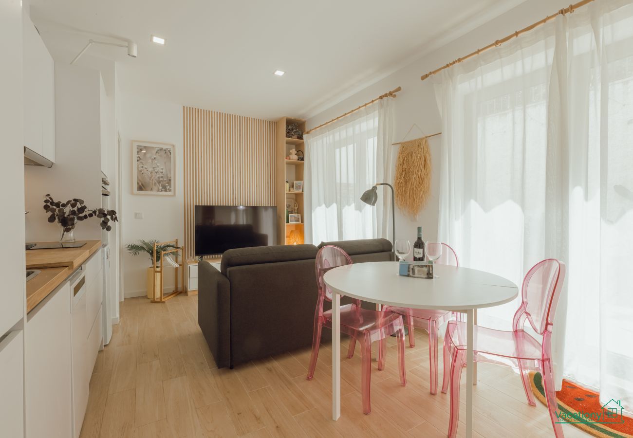 Apartment in Vila Nova de Gaia - BRIDGE & POOL RETREAT by VACATIONY