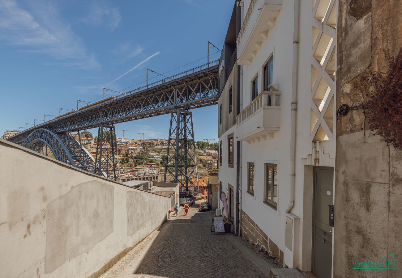 Apartment in Vila Nova de Gaia - BRIDGE & POOL RETREAT by VACATIONY