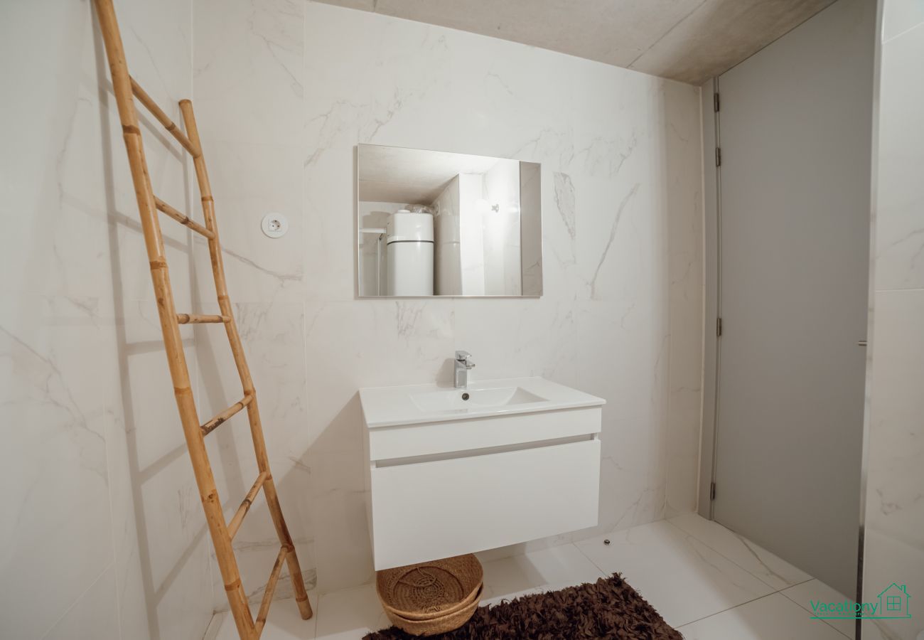 Apartamento en Vila Nova de Gaia - AMAZING DESIGN GARDEN with POOL by VACATIONY