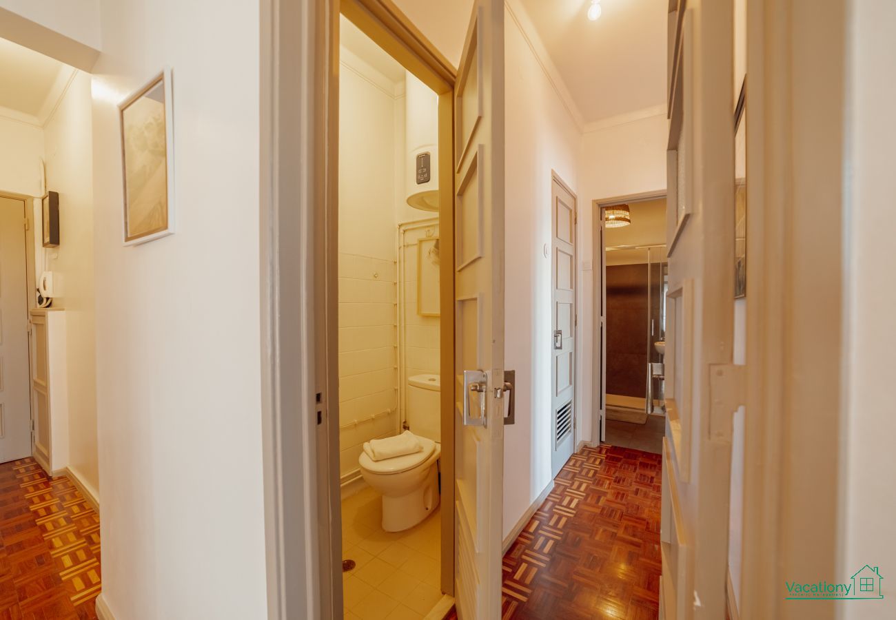 Apartamento en Oporto - SANTA CATARINA FLAT 2BD with BALCONY by VACATIONY